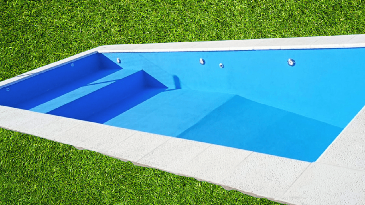 Piscina de 10x4.5 metros con playa húmeda y luces LED
